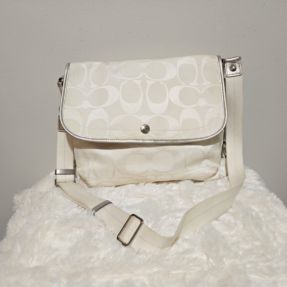 Coach White Kyra Messenger Bag
Coach Poppy - Picture 1 of 16